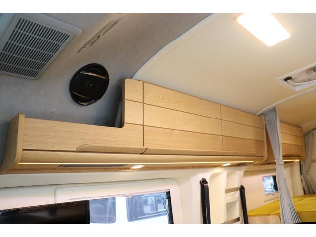ハイエースバン トイファクトリー　バーデン　カリモク　グランデ仕様　クールコンプシステム　エアロソーラー　ＦＦヒーター　マックスファン　電子レンジ　テレビ　内部電源　トイファクトリー製強化リーフ　リアスタビライザー　オーリンズショック　１０インチナビ　キャンピングカー（32枚目）