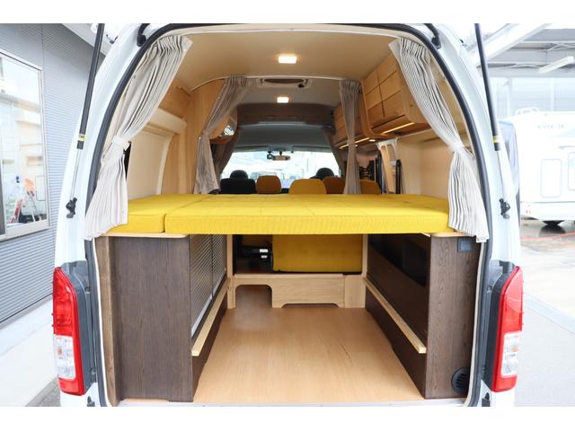 ハイエースバン トイファクトリー　バーデン　カリモク　グランデ仕様　クールコンプシステム　エアロソーラー　ＦＦヒーター　マックスファン　電子レンジ　テレビ　内部電源　トイファクトリー製強化リーフ　リアスタビライザー　オーリンズショック　１０インチナビ　キャンピングカー（33枚目）