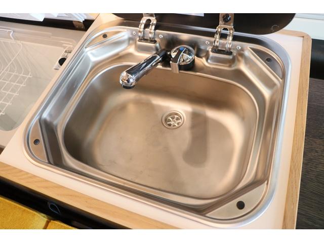 ハイエースバン トイファクトリー　バーデン　カリモク　グランデ仕様　クールコンプシステム　エアロソーラー　ＦＦヒーター　マックスファン　電子レンジ　テレビ　内部電源　トイファクトリー製強化リーフ　リアスタビライザー　オーリンズショック　１０インチナビ　キャンピングカー（36枚目）