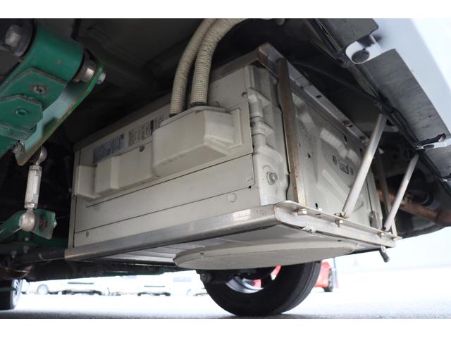 ハイエースバン トイファクトリー　バーデン　カリモク　グランデ仕様　クールコンプシステム　エアロソーラー　ＦＦヒーター　マックスファン　電子レンジ　テレビ　内部電源　トイファクトリー製強化リーフ　リアスタビライザー　オーリンズショック　１０インチナビ　キャンピングカー（39枚目）