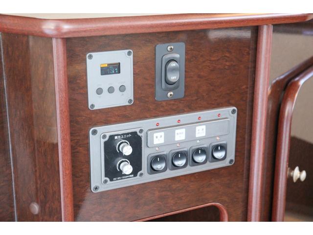 ハイエースワゴン FOCS フォックス DSプレミアム 10人乗り/350Wインバーター/サブバッテリー/走行充電/外部充電/DC冷蔵庫/フリップダウンモニター/ナビ切替スイッチ/メモリーナビ/バックカメラ/前後ドラレコ/キャンピングカー(6枚目)