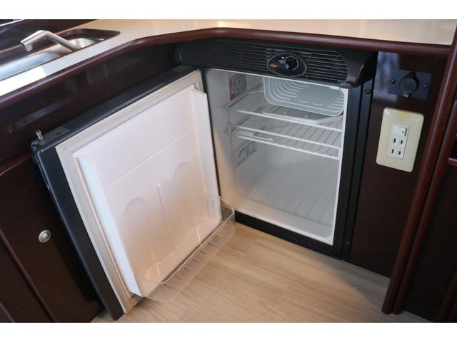 ハイエースワゴン FOCS フォックス DSプレミアム 10人乗り/350Wインバーター/サブバッテリー/走行充電/外部充電/DC冷蔵庫/フリップダウンモニター/ナビ切替スイッチ/メモリーナビ/バックカメラ/前後ドラレコ/キャンピングカー(7枚目)