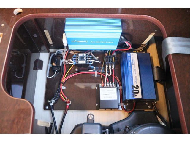 ハイエースワゴン FOCS フォックス DSプレミアム 10人乗り/350Wインバーター/サブバッテリー/走行充電/外部充電/DC冷蔵庫/フリップダウンモニター/ナビ切替スイッチ/メモリーナビ/バックカメラ/前後ドラレコ/キャンピングカー(47枚目)