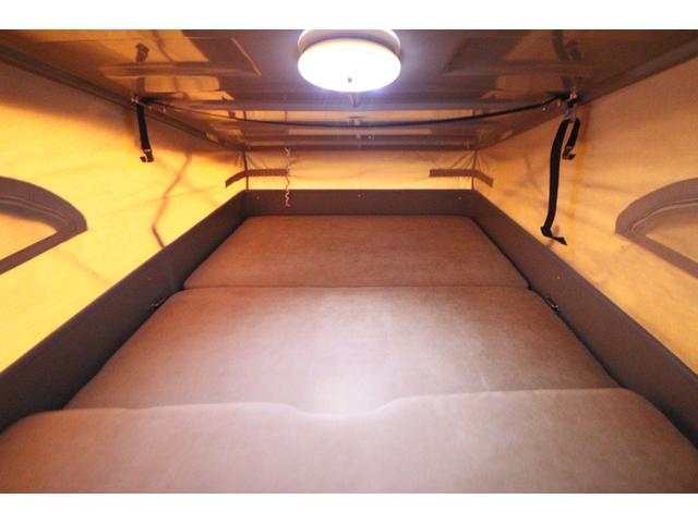 エブリイ ジョインターボ フィールドライフ コング 登録遅れ キャンピングカー 車中泊 ポップアップルーフ サブバッテリー シンク 走行充電 外部電源 リフトアップ 社外15インチアルミホイール ナビ ETC(6枚目)