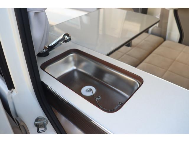 エブリイ ジョインターボ フィールドライフ コング 登録遅れ キャンピングカー 車中泊 ポップアップルーフ サブバッテリー シンク 走行充電 外部電源 リフトアップ 社外15インチアルミホイール ナビ ETC(22枚目)