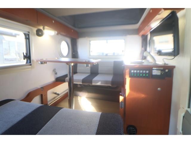 キャリイトラック インディアナＲＶ　インディ７２７　タイプＳ　ＦＦヒーター　インバーター１５００Ｗ　ポップアップルーフ　ワンオーナー車　テレビ　サブバッテリー　シンク　外部電源　走行充電　ナビ切替スイッチ　社外ナビ　Ｂｌｕｅｔｏｏｔｈ　フルセグ　キャンピングカー（2枚目）