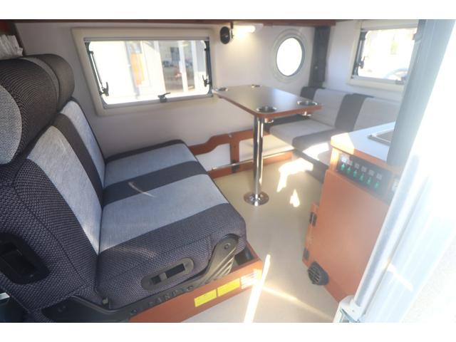 キャリイトラック インディアナＲＶ　インディ７２７　タイプＳ　ＦＦヒーター　インバーター１５００Ｗ　ポップアップルーフ　ワンオーナー車　テレビ　サブバッテリー　シンク　外部電源　走行充電　ナビ切替スイッチ　社外ナビ　Ｂｌｕｅｔｏｏｔｈ　フルセグ　キャンピングカー（3枚目）