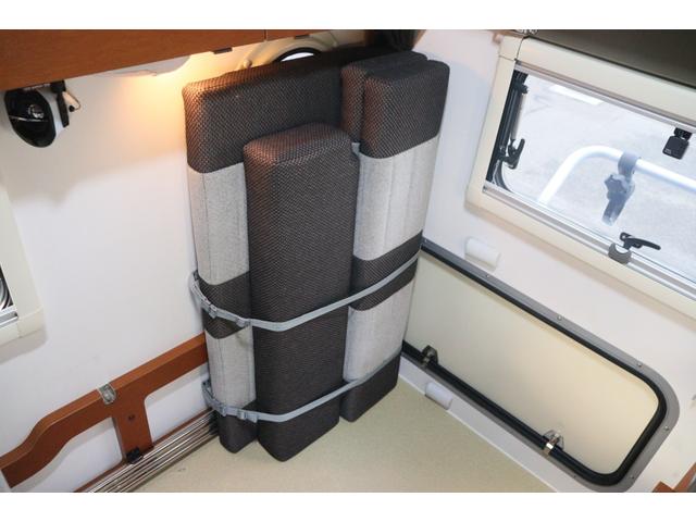 キャリイトラック インディアナＲＶ　インディ７２７　タイプＳ　ＦＦヒーター　インバーター１５００Ｗ　ポップアップルーフ　ワンオーナー車　テレビ　サブバッテリー　シンク　外部電源　走行充電　ナビ切替スイッチ　社外ナビ　Ｂｌｕｅｔｏｏｔｈ　フルセグ　キャンピングカー（4枚目）