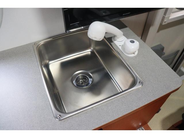 キャリイトラック インディアナＲＶ　インディ７２７　タイプＳ　ＦＦヒーター　インバーター１５００Ｗ　ポップアップルーフ　ワンオーナー車　テレビ　サブバッテリー　シンク　外部電源　走行充電　ナビ切替スイッチ　社外ナビ　Ｂｌｕｅｔｏｏｔｈ　フルセグ　キャンピングカー（9枚目）