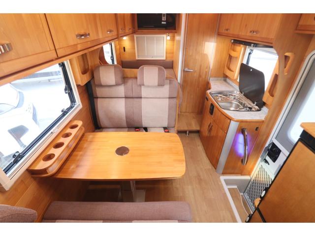 カムロード ダイレクトカーズ　トリップ　ログベース　ディーゼル／４ＷＤ／ダブルタイヤ／先進安全装備／クールスター／リチウム４００Ａｈ／ソーラー５４０Ｗ／温水ボイラー／ＣＴＥＫ充電／９インチナビ／ＥＴＣ２．０／シャドー製スタビ・ショック／キャンピングカー（2枚目）