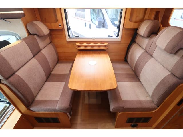 カムロード ダイレクトカーズ　トリップ　ログベース　ディーゼル／４ＷＤ／ダブルタイヤ／先進安全装備／クールスター／リチウム４００Ａｈ／ソーラー５４０Ｗ／温水ボイラー／ＣＴＥＫ充電／９インチナビ／ＥＴＣ２．０／シャドー製スタビ・ショック／キャンピングカー（3枚目）