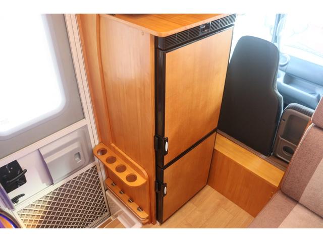 カムロード ダイレクトカーズ　トリップ　ログベース　ディーゼル／４ＷＤ／ダブルタイヤ／先進安全装備／クールスター／リチウム４００Ａｈ／ソーラー５４０Ｗ／温水ボイラー／ＣＴＥＫ充電／９インチナビ／ＥＴＣ２．０／シャドー製スタビ・ショック／キャンピングカー（8枚目）