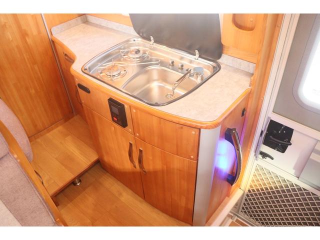 カムロード ダイレクトカーズ　トリップ　ログベース　ディーゼル／４ＷＤ／ダブルタイヤ／先進安全装備／クールスター／リチウム４００Ａｈ／ソーラー５４０Ｗ／温水ボイラー／ＣＴＥＫ充電／９インチナビ／ＥＴＣ２．０／シャドー製スタビ・ショック／キャンピングカー（9枚目）