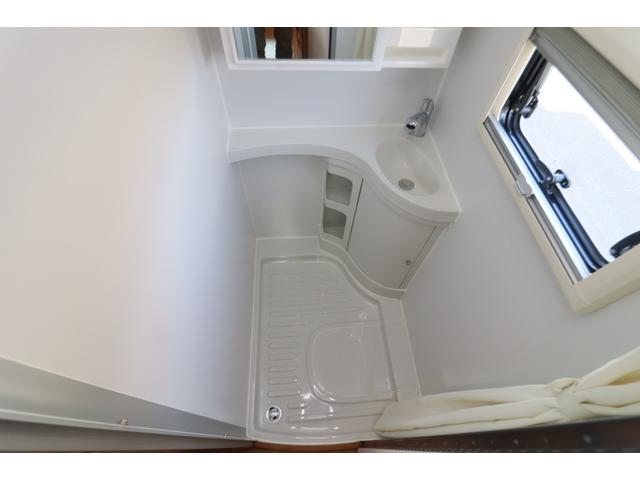 カムロード ダイレクトカーズ　トリップ　ログベース　ディーゼル／４ＷＤ／ダブルタイヤ／先進安全装備／クールスター／リチウム４００Ａｈ／ソーラー５４０Ｗ／温水ボイラー／ＣＴＥＫ充電／９インチナビ／ＥＴＣ２．０／シャドー製スタビ・ショック／キャンピングカー（13枚目）