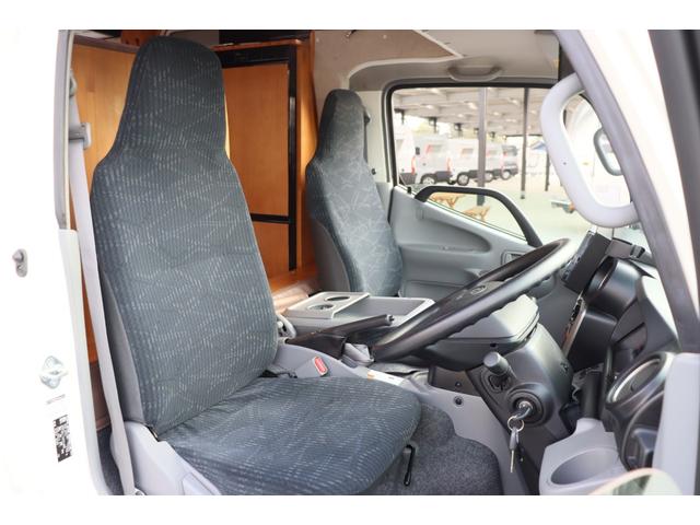 カムロード ダイレクトカーズ　トリップ　ログベース　ディーゼル／４ＷＤ／ダブルタイヤ／先進安全装備／クールスター／リチウム４００Ａｈ／ソーラー５４０Ｗ／温水ボイラー／ＣＴＥＫ充電／９インチナビ／ＥＴＣ２．０／シャドー製スタビ・ショック／キャンピングカー（38枚目）