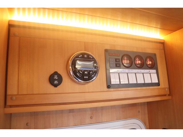 カムロード ダイレクトカーズ　トリップ　ログベース　ディーゼル／４ＷＤ／ダブルタイヤ／先進安全装備／クールスター／リチウム４００Ａｈ／ソーラー５４０Ｗ／温水ボイラー／ＣＴＥＫ充電／９インチナビ／ＥＴＣ２．０／シャドー製スタビ・ショック／キャンピングカー（52枚目）