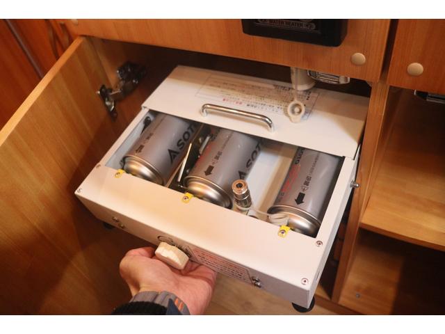 カムロード ダイレクトカーズ　トリップ　ログベース　ディーゼル／４ＷＤ／ダブルタイヤ／先進安全装備／クールスター／リチウム４００Ａｈ／ソーラー５４０Ｗ／温水ボイラー／ＣＴＥＫ充電／９インチナビ／ＥＴＣ２．０／シャドー製スタビ・ショック／キャンピングカー（57枚目）