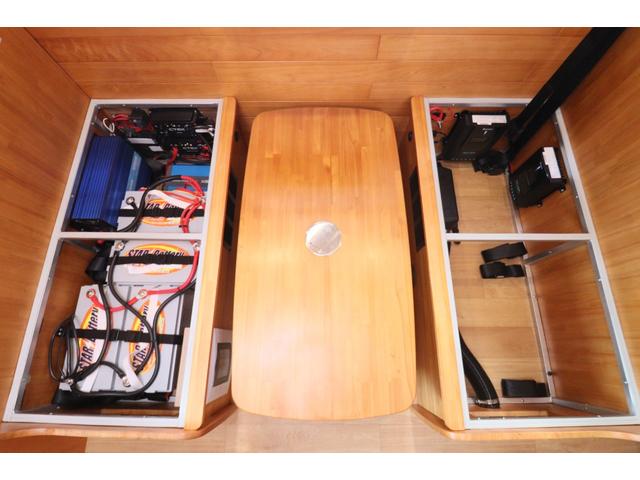 カムロード ダイレクトカーズ　トリップ　ログベース　ディーゼル／４ＷＤ／ダブルタイヤ／先進安全装備／クールスター／リチウム４００Ａｈ／ソーラー５４０Ｗ／温水ボイラー／ＣＴＥＫ充電／９インチナビ／ＥＴＣ２．０／シャドー製スタビ・ショック／キャンピングカー（65枚目）