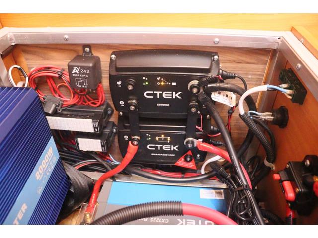 カムロード ダイレクトカーズ　トリップ　ログベース　ディーゼル／４ＷＤ／ダブルタイヤ／先進安全装備／クールスター／リチウム４００Ａｈ／ソーラー５４０Ｗ／温水ボイラー／ＣＴＥＫ充電／９インチナビ／ＥＴＣ２．０／シャドー製スタビ・ショック／キャンピングカー（69枚目）