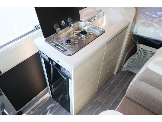 デュカト ローラーチーム リビングストーンK2 新車 2025年モデル/8AT/先進安全装備/12Vクーラー/燃料タンク90L/右ハンドル/カラーオプション/フルLEDヘッドライト/パーキングセンサー/温水ボイラー/FFヒーター/給キャンピングカー(6枚目)