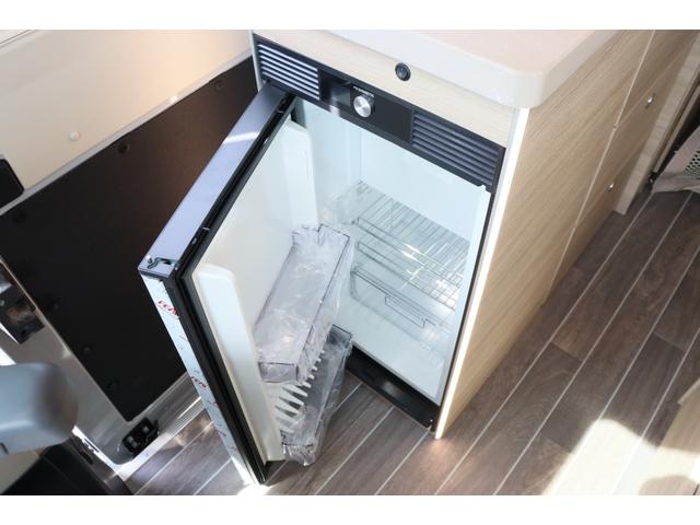 デュカト ローラーチーム リビングストーンK2 新車 2025年モデル/8AT/先進安全装備/12Vクーラー/燃料タンク90L/右ハンドル/カラーオプション/フルLEDヘッドライト/パーキングセンサー/温水ボイラー/FFヒーター/給キャンピングカー(7枚目)