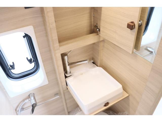 デュカト ローラーチーム リビングストーンK2 新車 2025年モデル/8AT/先進安全装備/12Vクーラー/燃料タンク90L/右ハンドル/カラーオプション/フルLEDヘッドライト/パーキングセンサー/温水ボイラー/FFヒーター/給キャンピングカー(52枚目)