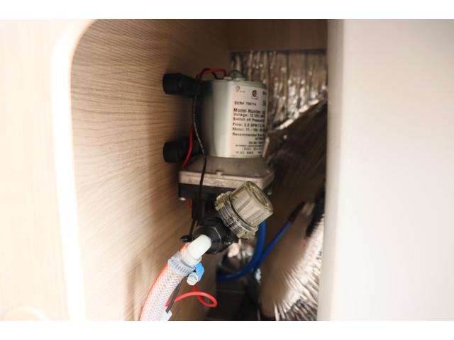 デュカト ローラーチーム リビングストーンK2 新車 2025年モデル/8AT/先進安全装備/12Vクーラー/燃料タンク90L/右ハンドル/カラーオプション/フルLEDヘッドライト/パーキングセンサー/温水ボイラー/FFヒーター/給キャンピングカー(77枚目)