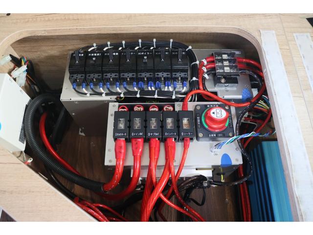 ���X�̉c�Ǝ��Ԃ͂`�l�X�F�O�O�`�o�l�P�W�F�O�O�܂łƂȂ�܂��B���T�Ηj������x���ɂȂ�܂��̂ŁA�����ӂ��������B�F�l�̂����X�S��肨�������Ă���܂��B