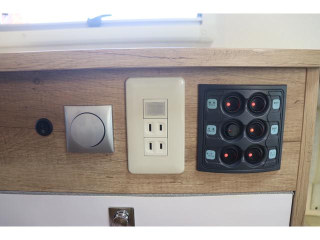 ���X�̉c�Ǝ��Ԃ͂`�l�X�F�O�O�`�o�l�P�W�F�O�O�܂łƂȂ�܂��B���T�Ηj������x���ɂȂ�܂��̂ŁA�����ӂ��������B�F�l�̂����X�S��肨�������Ă���܂��B