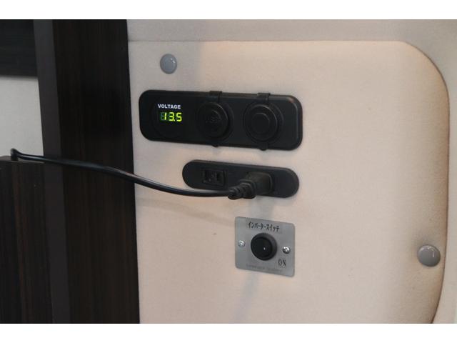 ＮＶ２００バネットバン キャンピングカー広島　ポップコン　キャンパーＲ　ポップアップルーフ／ＦＦヒーター／ツインサブＢＴ／走行充電／外部充電／１５００Ｗインバーター／液晶テレビ／地デジチューナー／ダウンギャレー／メモリーナビ／バックカメラ／前後ドラレコ／キャンピングカー（9枚目）