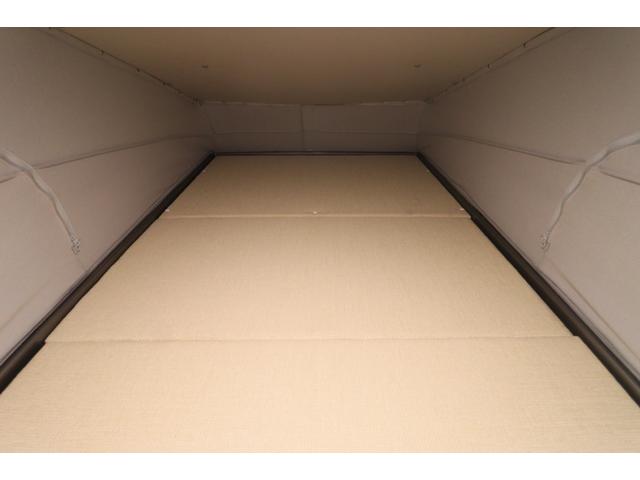 ＮＶ２００バネットバン キャンピングカー広島　ポップコン　キャンパーＲ　ポップアップルーフ／ＦＦヒーター／ツインサブＢＴ／走行充電／外部充電／１５００Ｗインバーター／液晶テレビ／地デジチューナー／ダウンギャレー／メモリーナビ／バックカメラ／前後ドラレコ／キャンピングカー（12枚目）