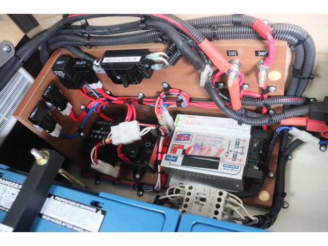 ＮＶ２００バネットバン キャンピングカー広島　ポップコン　キャンパーＲ　ポップアップルーフ／ＦＦヒーター／ツインサブＢＴ／走行充電／外部充電／１５００Ｗインバーター／液晶テレビ／地デジチューナー／ダウンギャレー／メモリーナビ／バックカメラ／前後ドラレコ／キャンピングカー（54枚目）