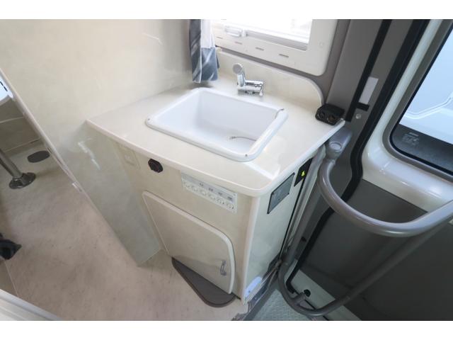 ���X�̉c�Ǝ��Ԃ͂`�l�X�F�O�O�`�o�l�P�W�F�O�O�܂łƂȂ�܂��B���T�Ηj������x���ɂȂ�܂��̂ŁA�����ӂ��������B�F�l�̂����X�S��肨�������Ă���܂��B