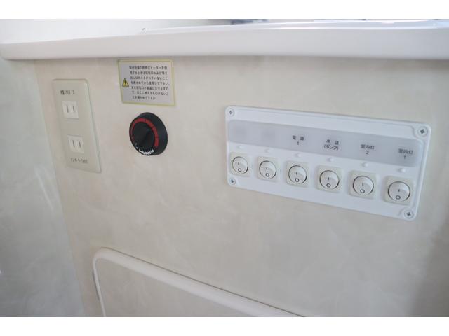 ���X�̉c�Ǝ��Ԃ͂`�l�X�F�O�O�`�o�l�P�W�F�O�O�܂łƂȂ�܂��B���T�Ηj������x���ɂȂ�܂��̂ŁA�����ӂ��������B�F�l�̂����X�S��肨�������Ă���܂��B