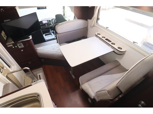 カムロード ナッツＲＶ　クレア５．３Ｘエボリューション　家庭用エアコン　ＦＦヒーター　インバーター１５００Ｗ　トリプルサブ　マックスファン　電子レンジ　テレビ　シャワー　走行充電　外部電源　ナッツオリジナル強化ショック　社外ナビ　ＥＴＣ　キャンピングカー（3枚目）