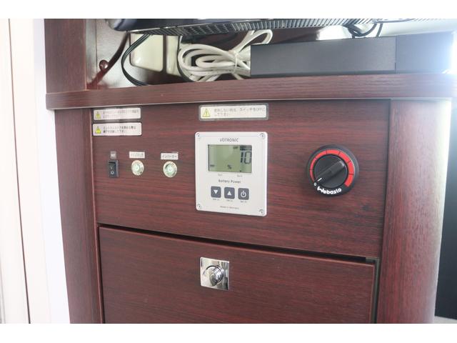 カムロード ナッツＲＶ　クレア５．３Ｘエボリューション　家庭用エアコン　ＦＦヒーター　インバーター１５００Ｗ　トリプルサブ　マックスファン　電子レンジ　テレビ　シャワー　走行充電　外部電源　ナッツオリジナル強化ショック　社外ナビ　ＥＴＣ　キャンピングカー（9枚目）