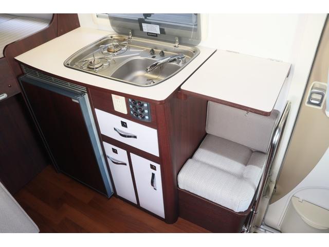 カムロード ナッツＲＶ　クレア５．３Ｘエボリューション　家庭用エアコン　ＦＦヒーター　インバーター１５００Ｗ　トリプルサブ　マックスファン　電子レンジ　テレビ　シャワー　走行充電　外部電源　ナッツオリジナル強化ショック　社外ナビ　ＥＴＣ　キャンピングカー（10枚目）