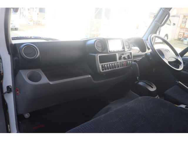 カムロード ナッツＲＶ　クレア５．３Ｘエボリューション　家庭用エアコン　ＦＦヒーター　インバーター１５００Ｗ　トリプルサブ　マックスファン　電子レンジ　テレビ　シャワー　走行充電　外部電源　ナッツオリジナル強化ショック　社外ナビ　ＥＴＣ　キャンピングカー（22枚目）