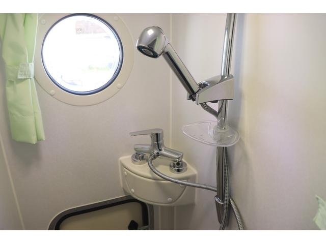 カムロード ナッツＲＶ　クレア５．３Ｘエボリューション　家庭用エアコン　ＦＦヒーター　インバーター１５００Ｗ　トリプルサブ　マックスファン　電子レンジ　テレビ　シャワー　走行充電　外部電源　ナッツオリジナル強化ショック　社外ナビ　ＥＴＣ　キャンピングカー（26枚目）