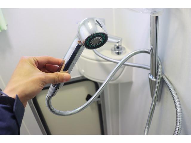 カムロード ナッツＲＶ　クレア５．３Ｘエボリューション　家庭用エアコン　ＦＦヒーター　インバーター１５００Ｗ　トリプルサブ　マックスファン　電子レンジ　テレビ　シャワー　走行充電　外部電源　ナッツオリジナル強化ショック　社外ナビ　ＥＴＣ　キャンピングカー（30枚目）