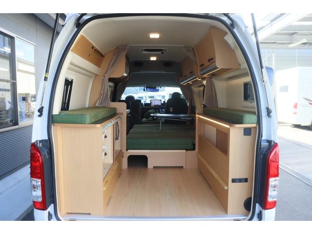 ハイエースバン トイファクトリー バーデングランデ カーサ 家庭用エアコン FFヒーター エアロソーラー オルタネータチャージャー800W 内部電源 インバーター1500W 強化リーフ マックスファン 電子レンジ PVM アルパイン製11インチナビ ETC(8枚目)