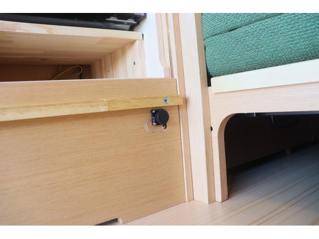 ハイエースバン トイファクトリー バーデングランデ カーサ 家庭用エアコン FFヒーター エアロソーラー オルタネータチャージャー800W 内部電源 インバーター1500W 強化リーフ マックスファン 電子レンジ PVM アルパイン製11インチナビ ETC(26枚目)