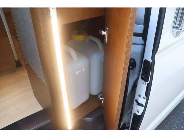 ハイエースバン トイファクトリー バーデングランデ カーサ 家庭用エアコン FFヒーター エアロソーラー オルタネータチャージャー800W 内部電源 インバーター1500W 強化リーフ マックスファン 電子レンジ PVM アルパイン製11インチナビ ETC(37枚目)