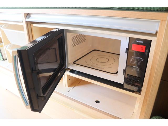 ハイエースバン トイファクトリー バーデングランデ カーサ 家庭用エアコン FFヒーター エアロソーラー オルタネータチャージャー800W 内部電源 インバーター1500W 強化リーフ マックスファン 電子レンジ PVM アルパイン製11インチナビ ETC(48枚目)