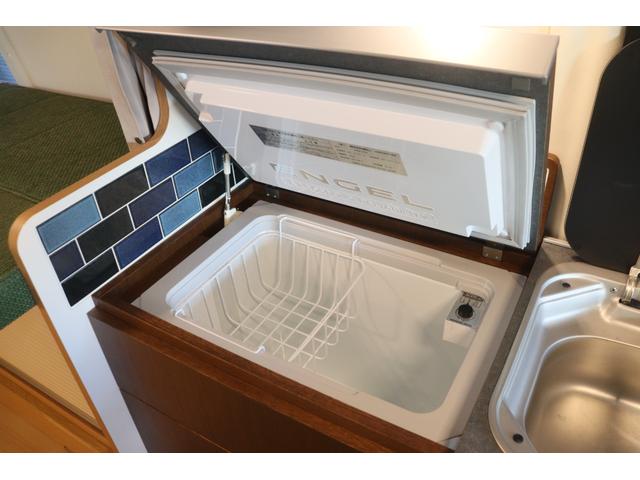 ハイエースバン トイファクトリー バーデングランデ カーサ 家庭用エアコン FFヒーター エアロソーラー オルタネータチャージャー800W 内部電源 インバーター1500W 強化リーフ マックスファン 電子レンジ PVM アルパイン製11インチナビ ETC(55枚目)