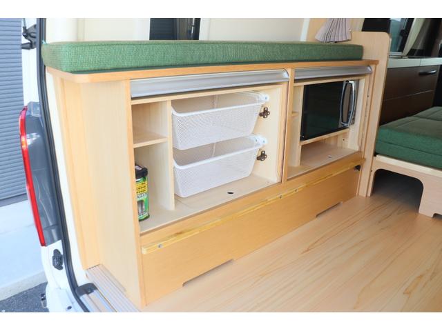 ハイエースバン トイファクトリー バーデングランデ カーサ 家庭用エアコン FFヒーター エアロソーラー オルタネータチャージャー800W 内部電源 インバーター1500W 強化リーフ マックスファン 電子レンジ PVM アルパイン製11インチナビ ETC(56枚目)