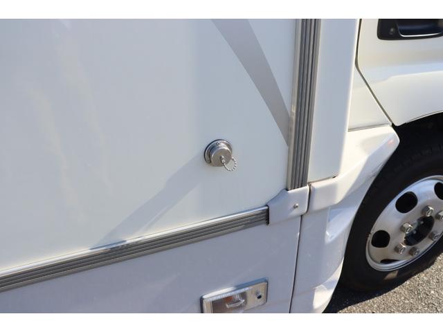 ���X�̉c�Ǝ��Ԃ͂`�l�X�F�O�O�`�o�l�P�W�F�O�O�܂łƂȂ�܂��B���T�Ηj������x���ɂȂ�܂��̂ŁA�����ӂ��������B�F�l�̂����X�S��肨�������Ă���܂��B