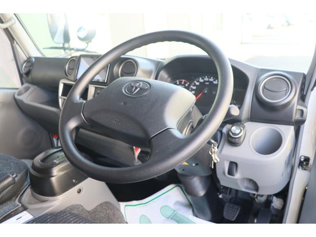 ���X�̉c�Ǝ��Ԃ͂`�l�X�F�O�O�`�o�l�P�W�F�O�O�܂łƂȂ�܂��B���T�Ηj������x���ɂȂ�܂��̂ŁA�����ӂ��������B�F�l�̂����X�S��肨�������Ă���܂��B