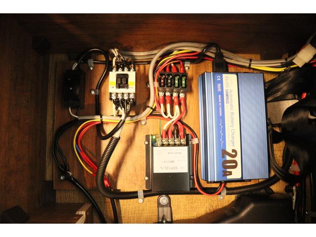 ���X�̉c�Ǝ��Ԃ͂`�l�X�F�O�O�`�o�l�P�W�F�O�O�܂łƂȂ�܂��B���T�Ηj������x���ɂȂ�܂��̂ŁA�����ӂ��������B�F�l�̂����X�S��肨�������Ă���܂��B