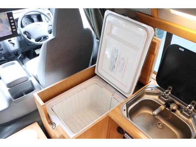 ���X�̉c�Ǝ��Ԃ͂`�l�X�F�O�O�`�o�l�P�W�F�O�O�܂łƂȂ�܂��B���T�Ηj������x���ɂȂ�܂��̂ŁA�����ӂ��������B�F�l�̂����X�S��肨�������Ă���܂��B